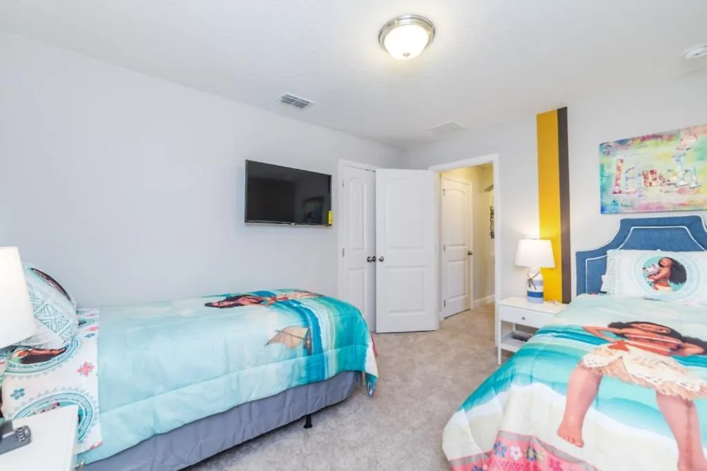 The Ultimate 5 Bedroom 5 Bathroom Solterra Davenport 0*,